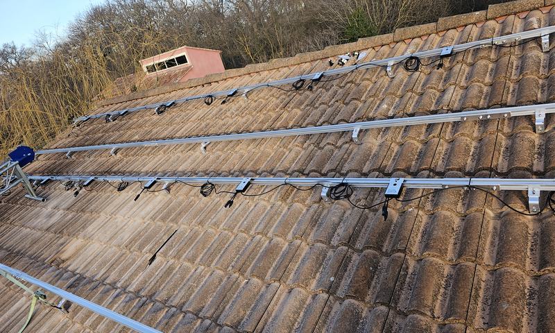Rails de fixation sur couverture tuile